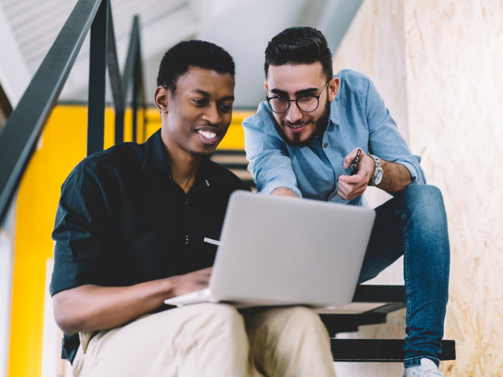 young-professionals-work-on-laptop