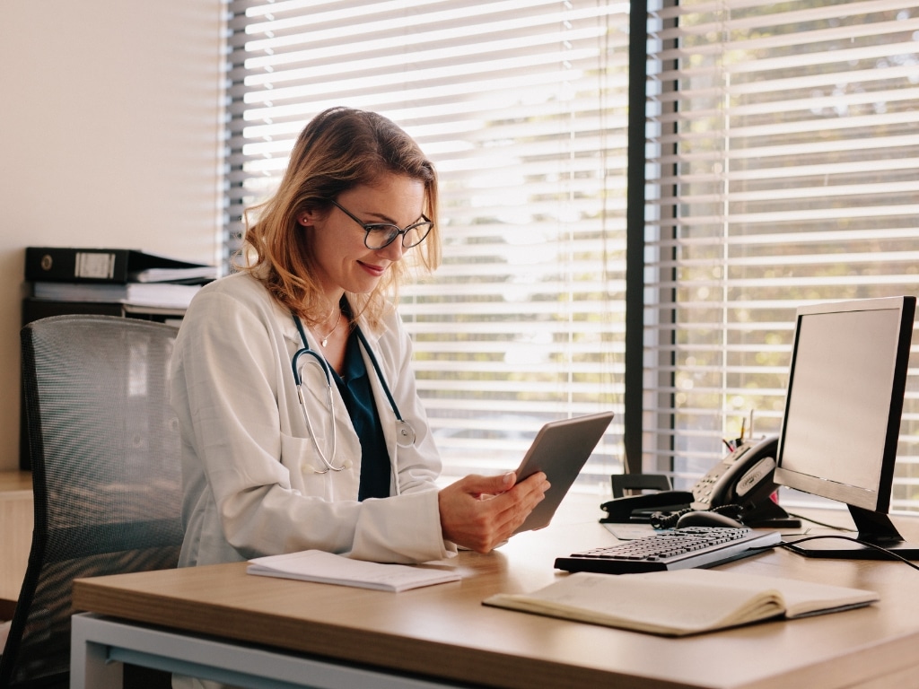 doctor-tablet-clinic